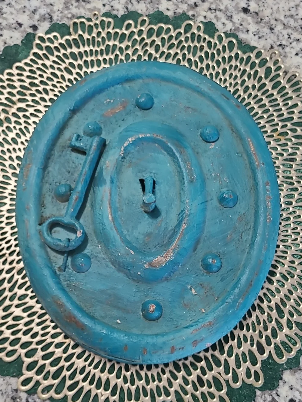 Decorative Blue Vintage-Style Round Key Plate